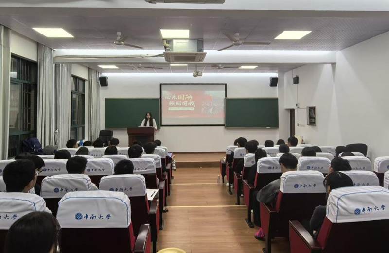 280595dca7adae21fa09e0341bb6e30b