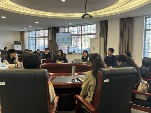 餐厅里的人们 AI 生成的内容可能不正确。